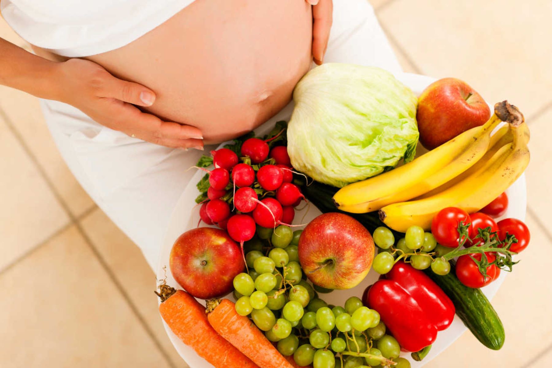 Bien s'alimenter pendant la grossesse par le docteur pradère, médecin en  santé publique - MiamNutrition