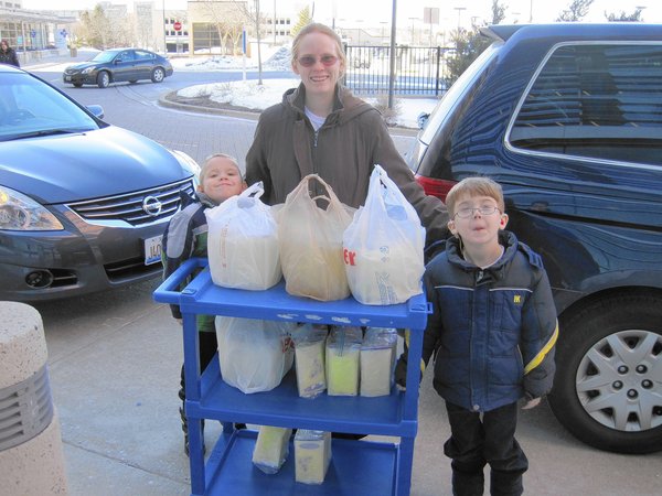 Elle fait des dons de lait maternel et bat un record !