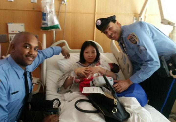 une maman donne naissance dans le metrole jour de noel