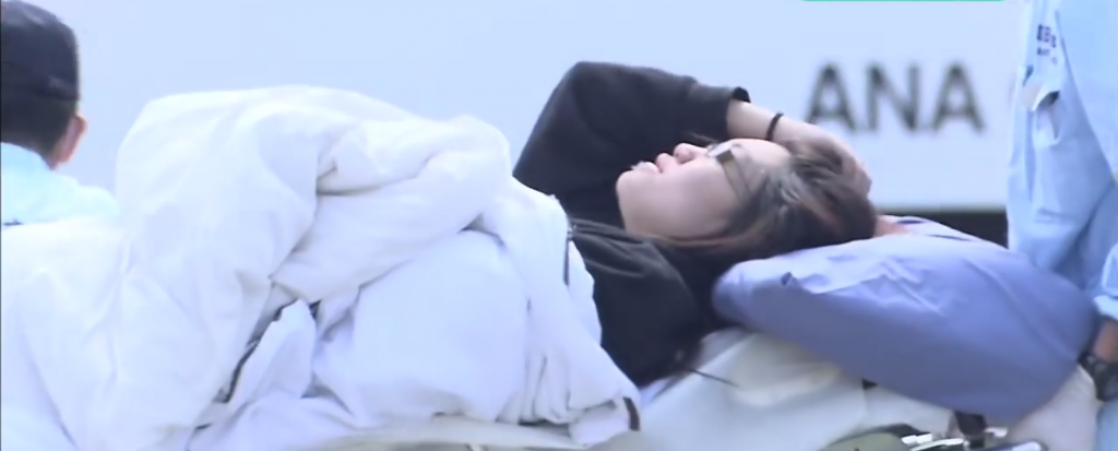 NEWS bebe ne dans avion