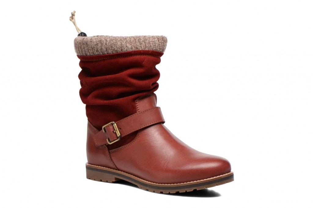 Le Routard RD.37.Tiwen vues sur le site Sarenza assurent un look motarde totalement décontracté. On adore notamment sa couleur grenade, son dessus en cuir et sa fourrure à l'intérieur qui nous donne chaud.  140 euros, se décline en quatre coloris. 