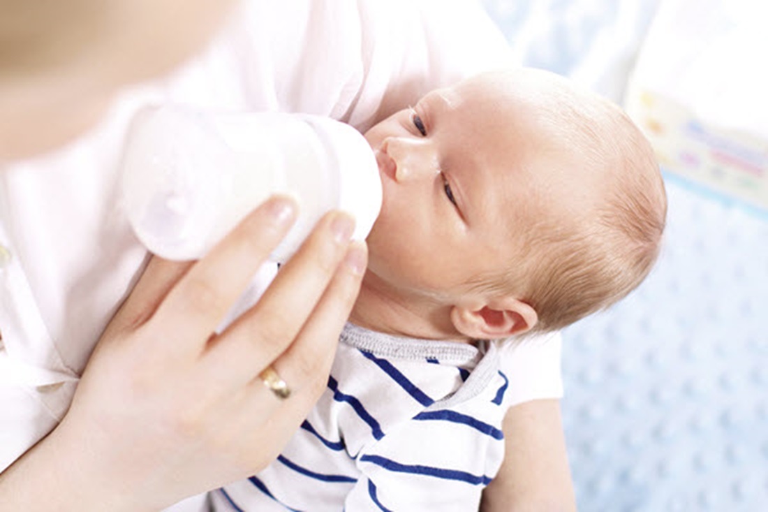 Comment éviter les petits rejets de lait du nourrisson ?