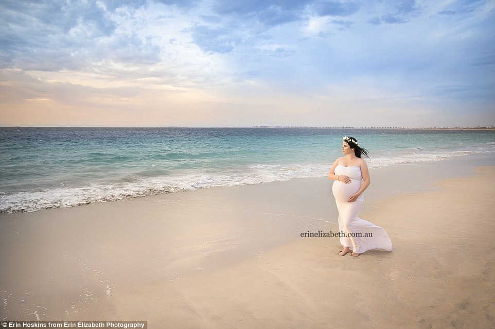 Kim-Tucci-enceinte-photos-plage-quintuple7