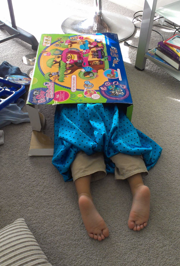 bebe cache boite jouets