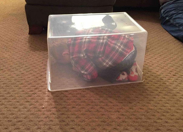 bebe cache caisse plastique transparent