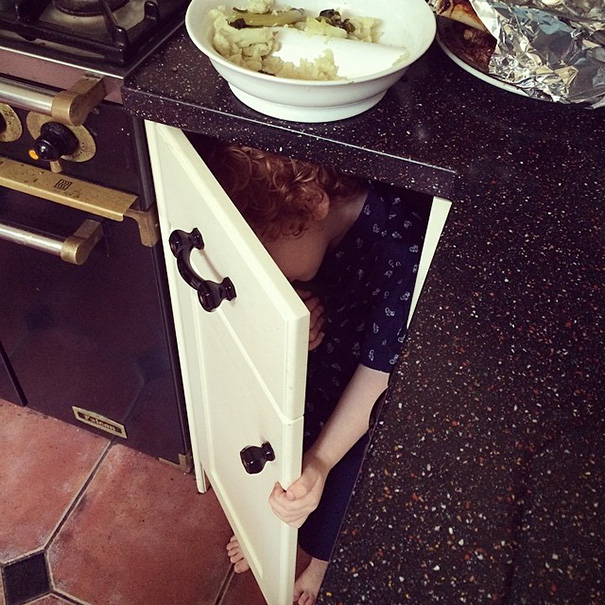 bebe cache placard maison