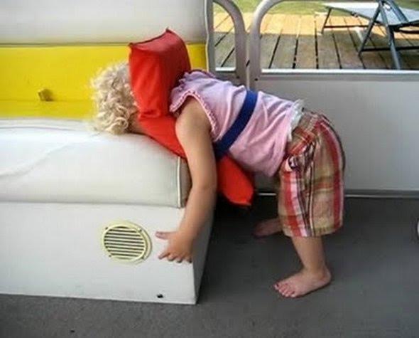 Peut importe l'endroit et la posture, quand il veut dormir, il dort !