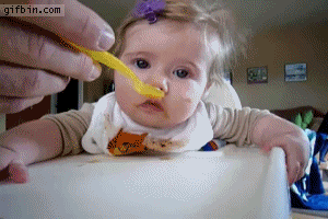 gif meme bebe dort pendant repas