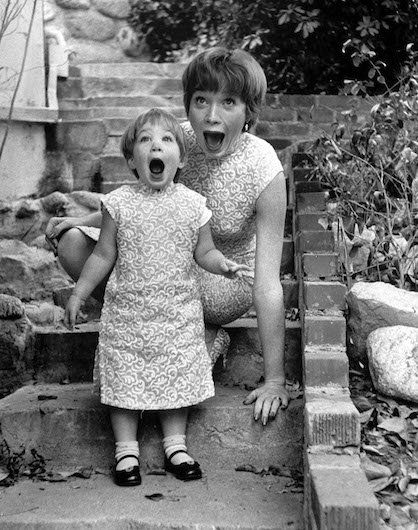 Shirley MacLaine with her daughter, Sachi Parker, in 1956