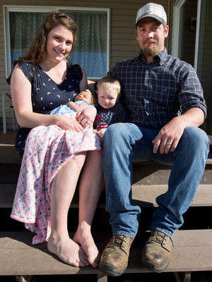 apres quatre generations de garcons, cette famille accueille enfin une petite fille