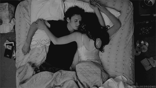 quand tu cherches un position pour dormir