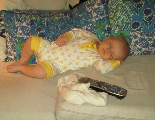 bebe endormi drole