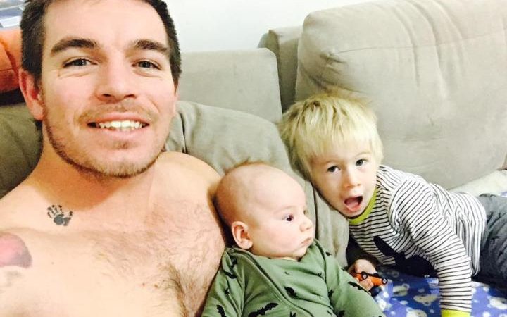 brad kearns bebe papa tout seul