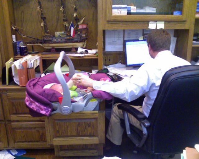 papa fait plusieurs choses a la fois