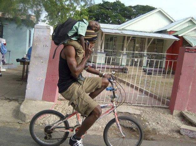papa fait velo avec bebe