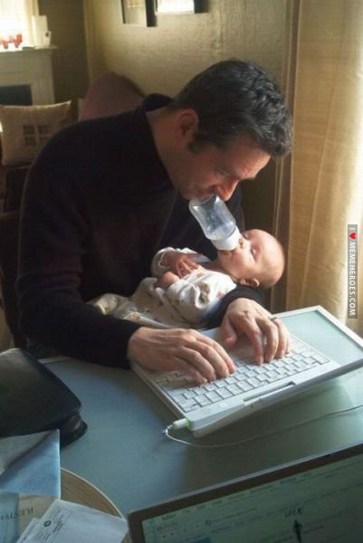 papa travaille biberon