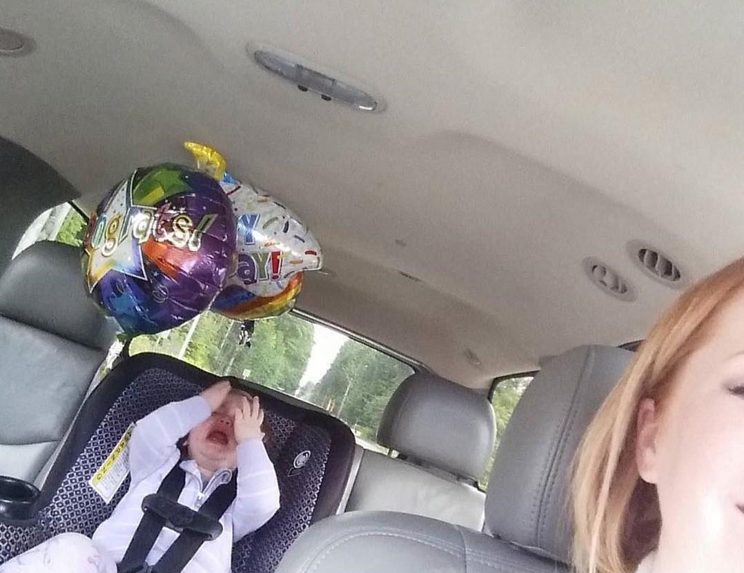 bebe qui pleure pour rien balon