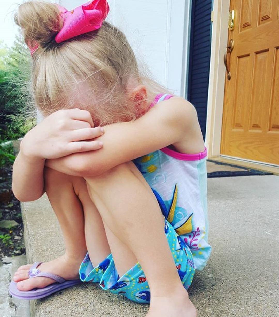 bebe qui pleure pour rien camion glace