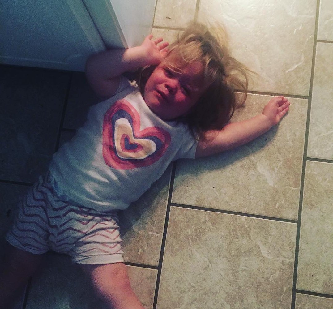 bebe qui pleure pour rien eau