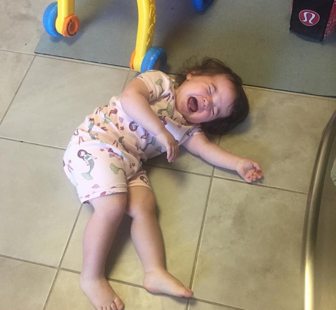 bebe qui pleure pour rien gauffre