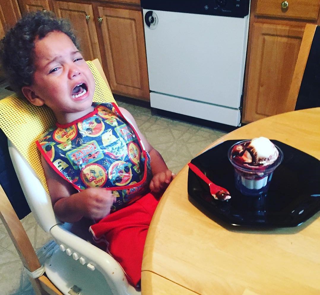 bebe qui pleure pour rien glace