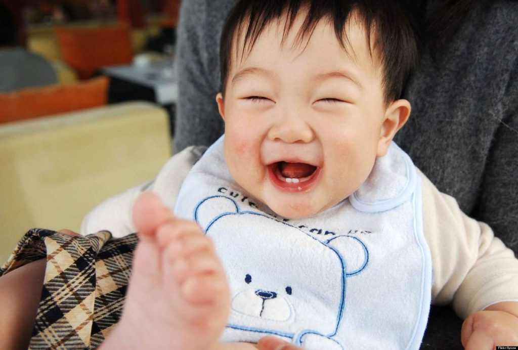 10 trucs bizarres que seuls les bébés peuvent faire