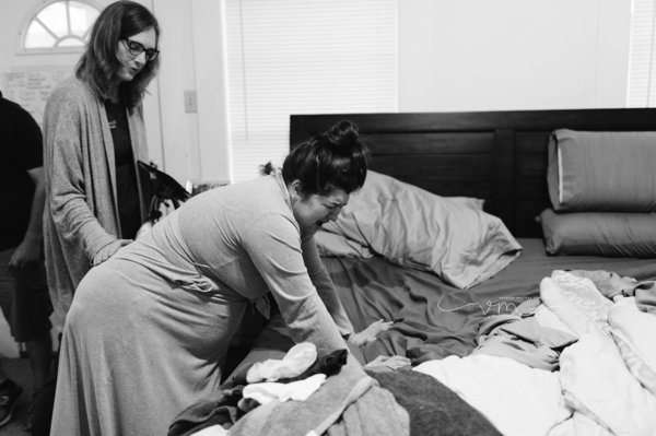 photographes-professionnels-capturent-femmes-qui-accouchent-a-domicile-11