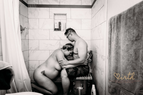 photographes-professionnels-capturent-femmes-qui-accouchent-a-domicile-5