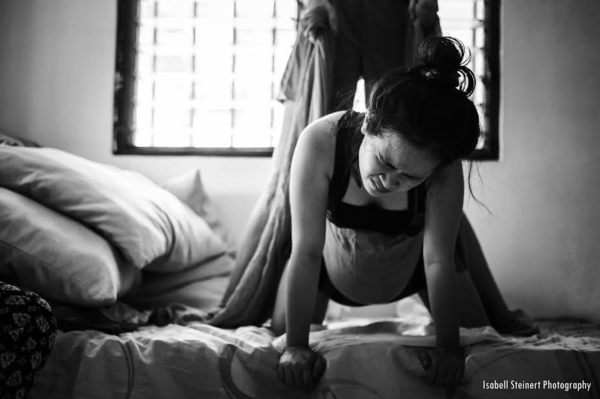 photographes-professionnels-capturent-femmes-qui-accouchent-a-domicile-6