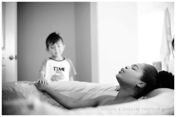 photographes-professionnels-immortalisent-debut-accouchement-6