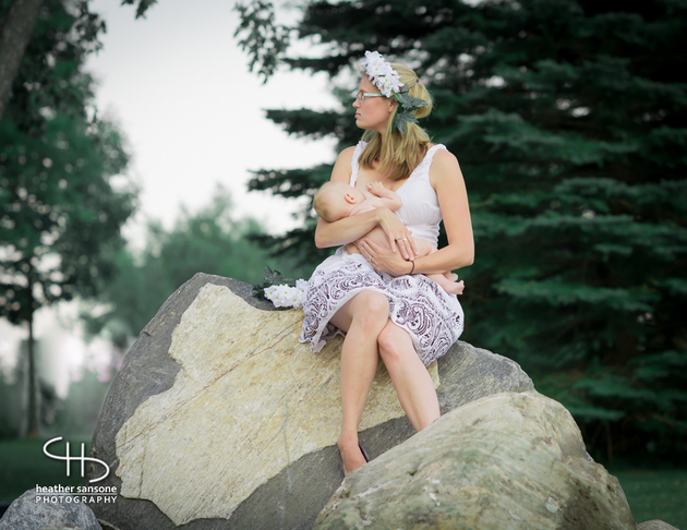 Heather-sansone-photographies-mamans-qui-allaitent-bebe-1