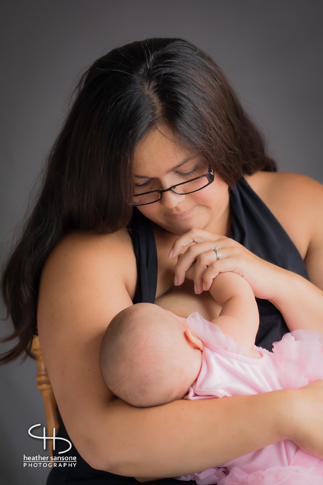 Heather-sansone-photographies-mamans-qui-allaitent-bebe-15