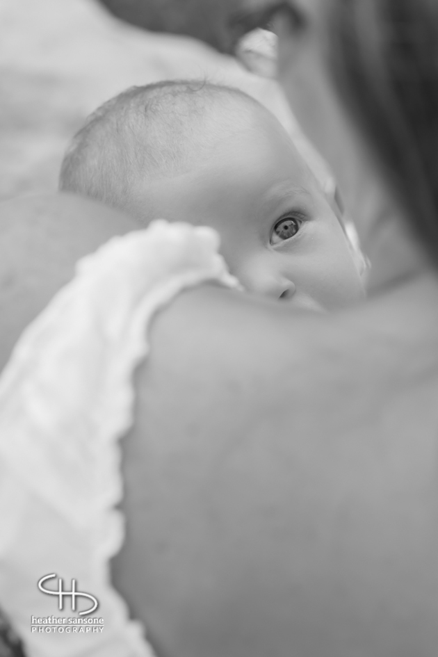 Heather-sansone-photographies-mamans-qui-allaitent-bebe-2