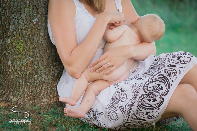 Heather-sansone-photographies-mamans-qui-allaitent-bebe-3