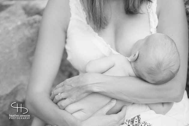 Heather-sansone-photographies-mamans-qui-allaitent-bebe-4