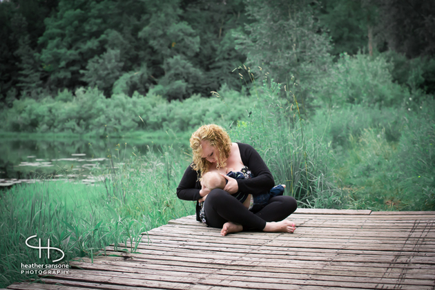 Heather-sansone-photographies-mamans-qui-allaitent-bebe-7