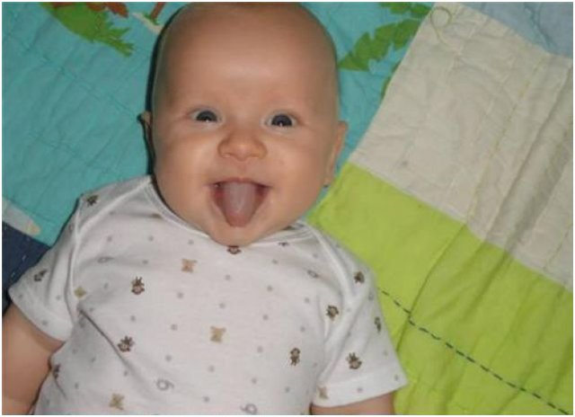 bebe fait des grimaces (8)