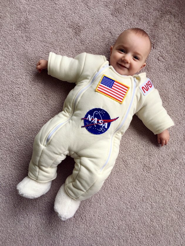 combinaison-dormir-maya-apres-combinaison-astronaute