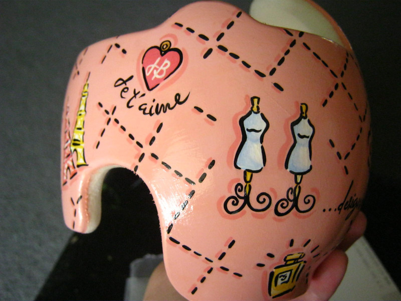 paula-strawn-artiste-bebe-syndrome-tete-plate-peint-casque-7