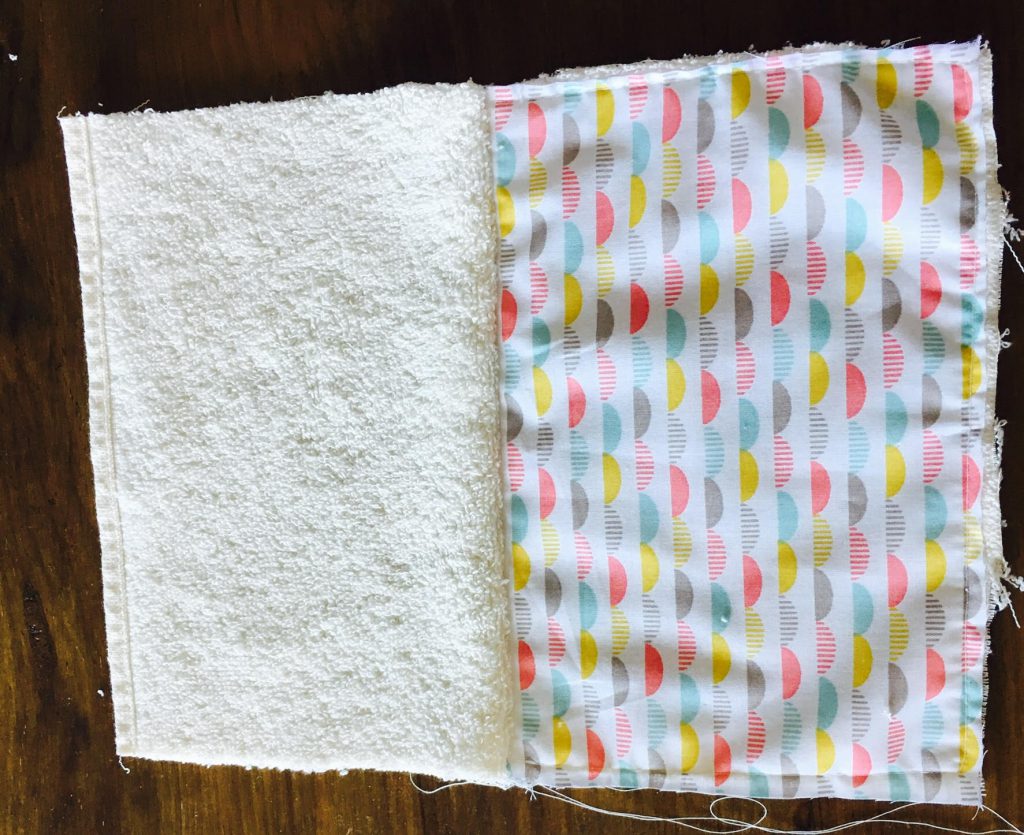DIY d'une maman pour une sortie de bain avec son gant de toilette (13)