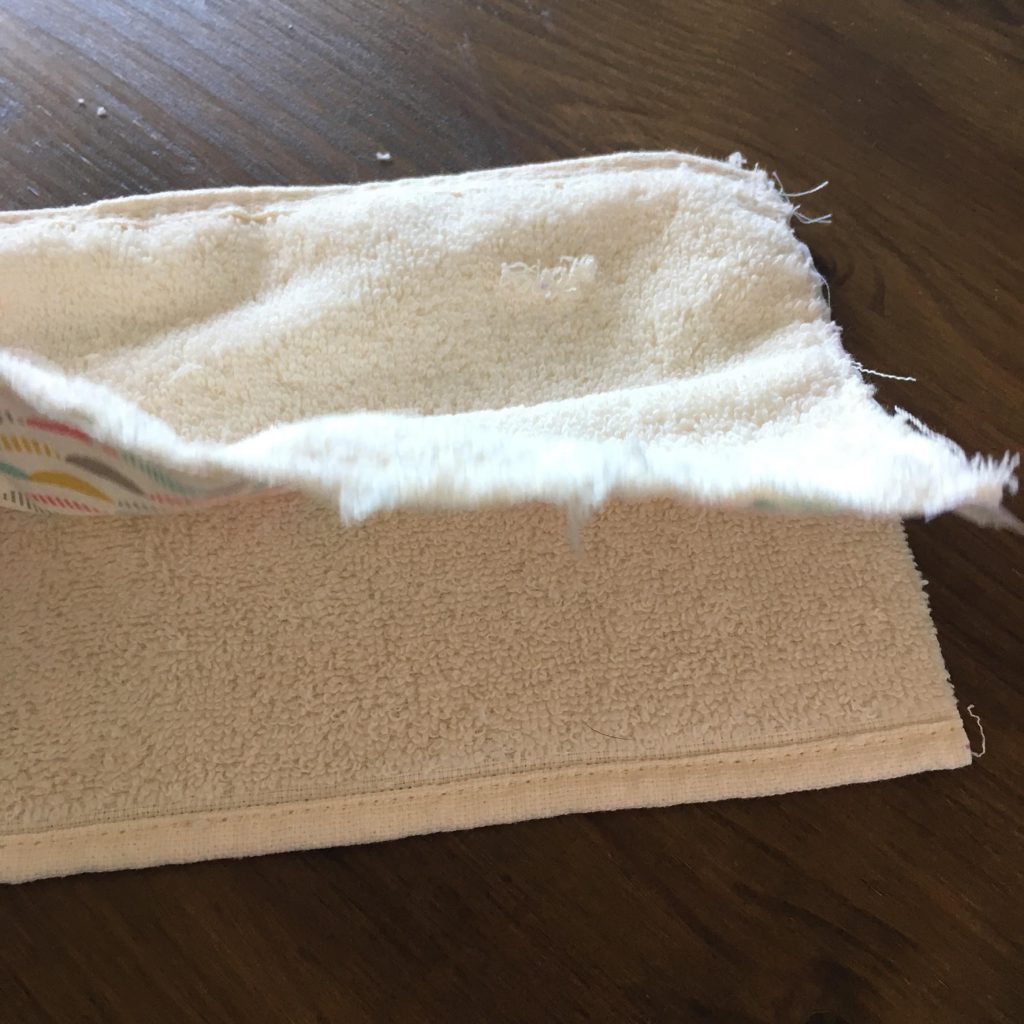 DIY d'une maman pour une sortie de bain avec son gant de toilette (15)