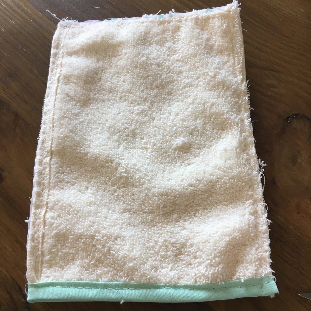 DIY d'une maman pour une sortie de bain avec son gant de toilette (16)