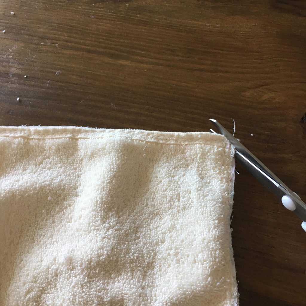 DIY d'une maman pour une sortie de bain avec son gant de toilette (17)