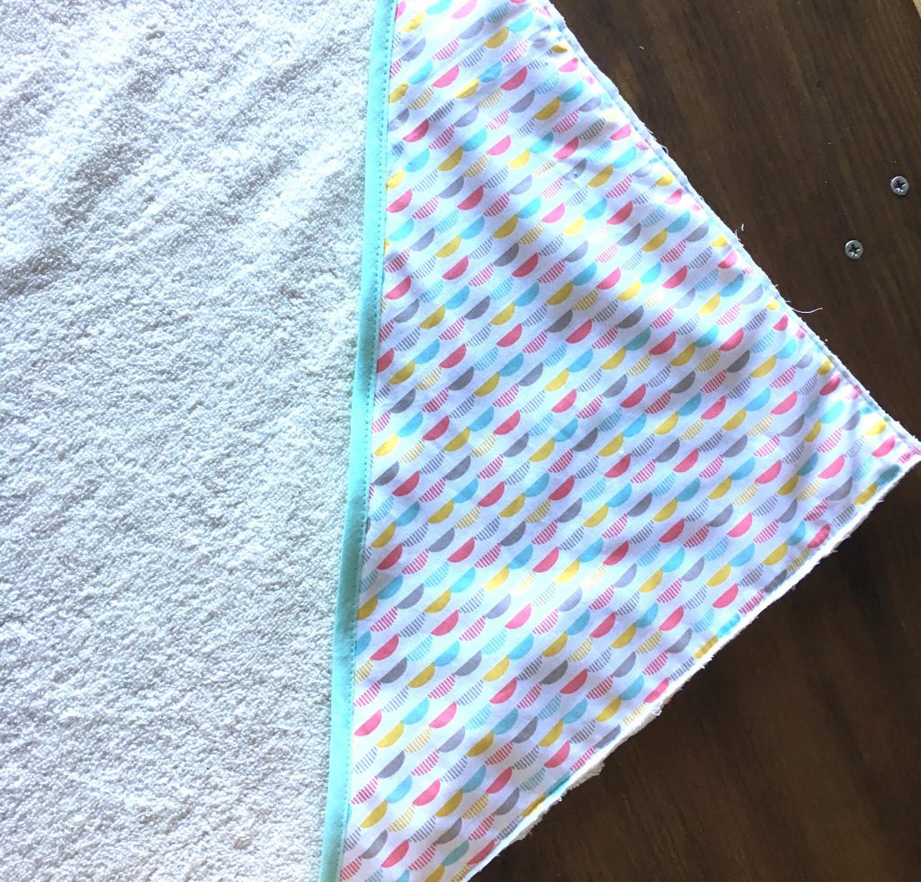 DIY d'une maman pour une sortie de bain avec son gant de toilette (10)