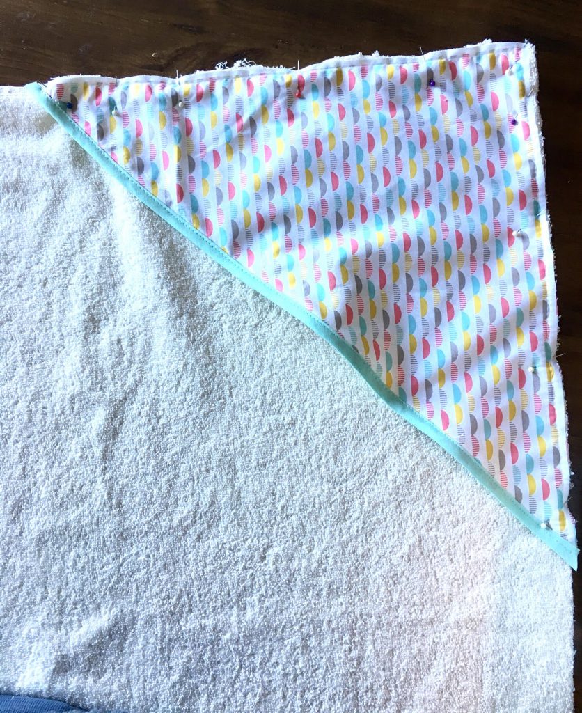 DIY d'une maman pour une sortie de bain avec son gant de toilette (9)