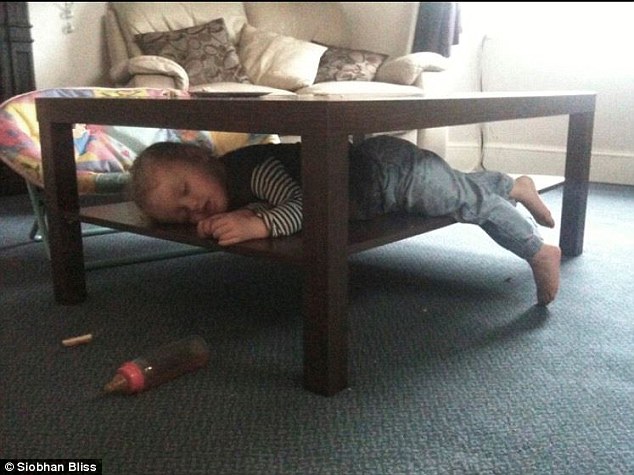 bebes-enfants-photos-endormis-nimporte-ou-6