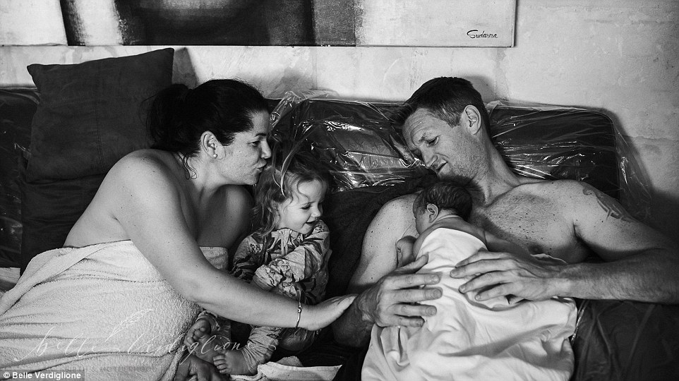 photo-papa-pose-yeux-premiere-fois-fils-photos4