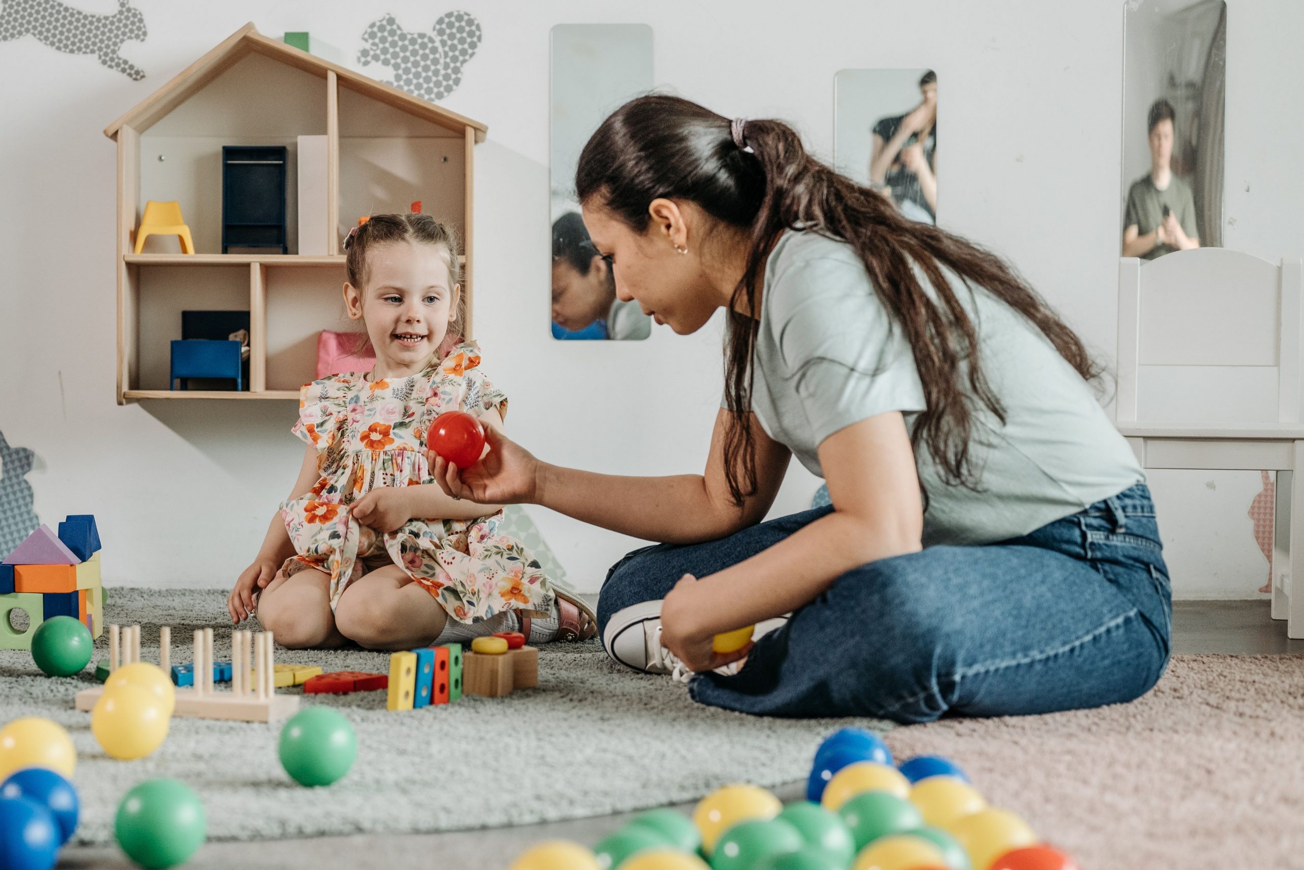Ce que les jeunes parents oublient souvent de comparer avant de choisir une garde d'enfants à domicile - Neufmois.fr Garde d'enfants : comment faire le bon choix ?