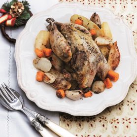 Faisan rôti aux fruits et aux légumes